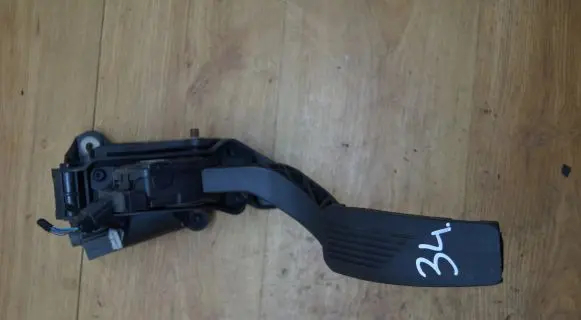 Maserati Quattroporte Accelerator throttle pedal 04861716AD
