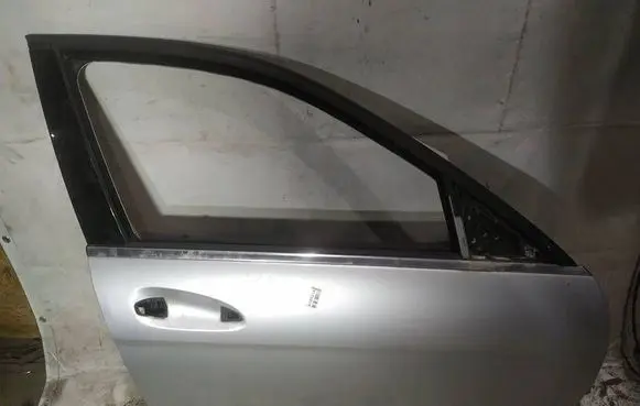 Mercedes-Benz C AMG W204 Front door pilkos