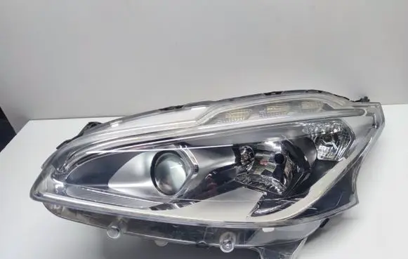Peugeot 208 Headlight/headlamp 9810805780