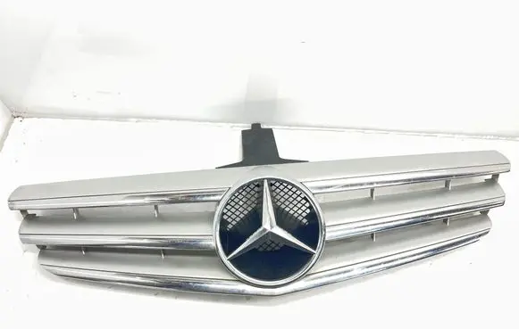 Mercedes-Benz CLC CL203 Front bumper upper radiator grill A2038801583