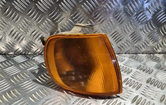 Volkswagen Polo III 6N 6N2 6NF Front indicator light
