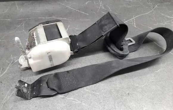 Opel Vectra B Front seatbelt 90462769