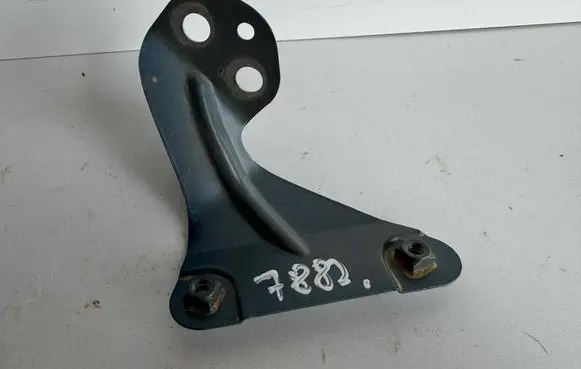 Fender mounting bracket