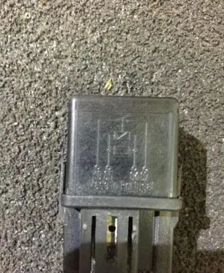 Mitsubishi Carisma Other relay mb955381 v23134-b52-x240