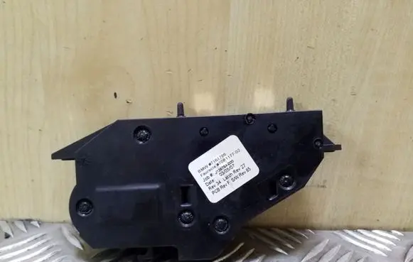 BMW X5 E70 Glove box lock 7161766