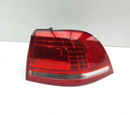 Volkswagen Touareg II Rear/tail lights 7P6945208