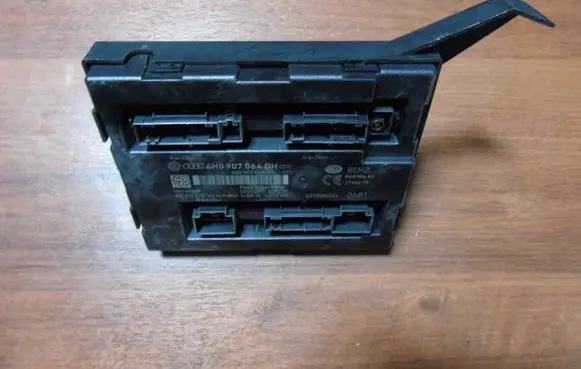 Volkswagen Touareg II Other control units/modules 4H0907064DH