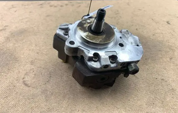BMW 3 E90 E91 Fuel injection high pressure pump 8511824 13518511824 13517807288