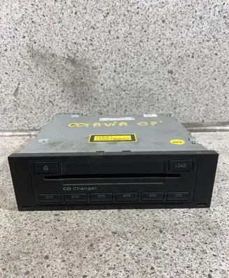 Skoda Octavia Mk2 (1Z) CD/DVD changer 1Z0035111A