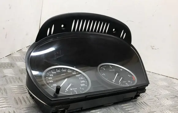 BMW 5 E60 E61 Speedometer (instrument cluster) 62116947363 110080213256 007242