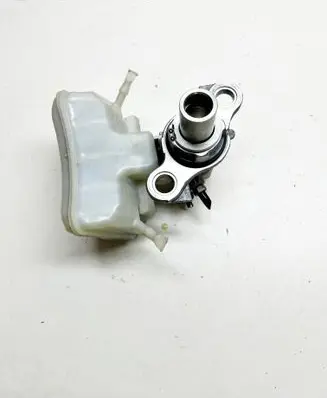 Audi A4 S4 B9 Brake fluid reservoir 32670042