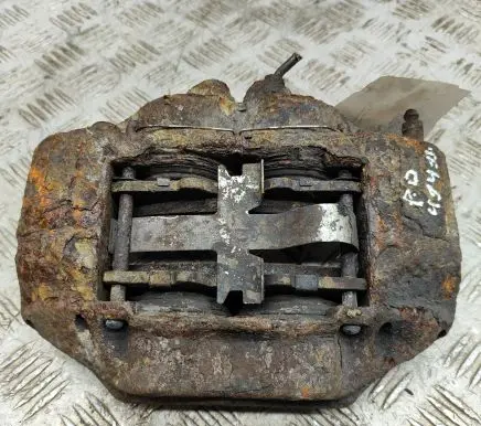 Toyota Hilux (AN10, AN20, AN30) Front brake caliper 477300K071