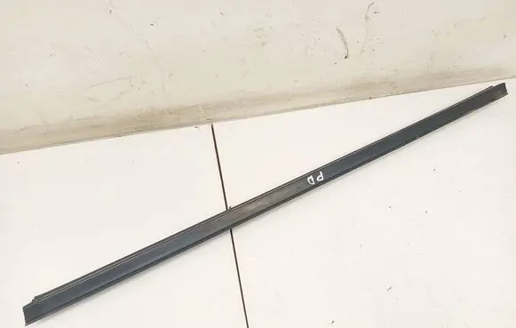 Renault Megane I Front door glass trim molding