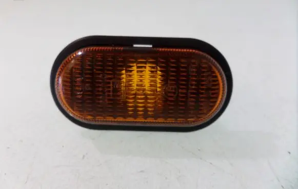 Opel Vivaro Front fender indicator light 7700847333