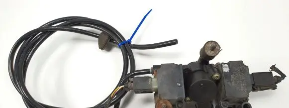 Land Rover Range Rover L322 Front shock absorber actuator solenoid 4725515670