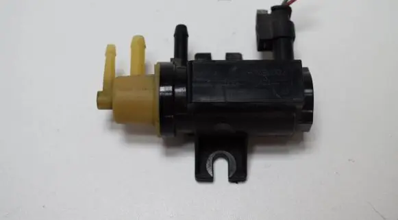 Mercedes-Benz E C207 W207 Turbo solenoid valve A0091533128