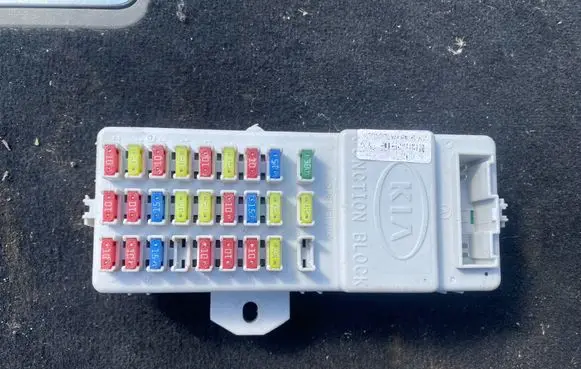 KIA Sportage Fuse module 911713E920 BF3911713E920