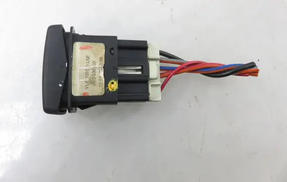 Land Rover Freelander Quarter vent window switch YUF101520LNF