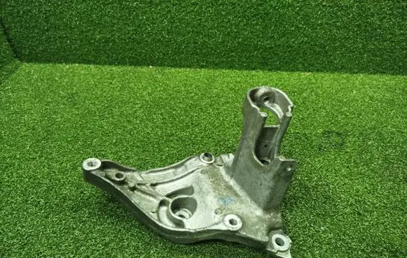 Citroen C4 Cactus Engine mounting bracket 9808696880