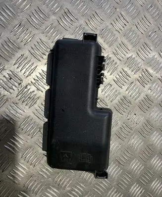 Volvo XC90 Fuse box cover 30728133
