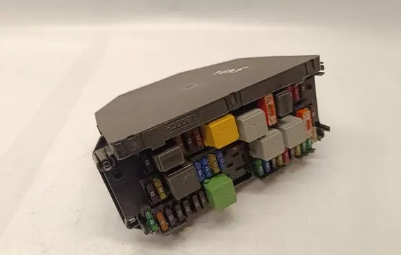 Mercedes-Benz C W204 Fuse module A2129005822 A2129015204