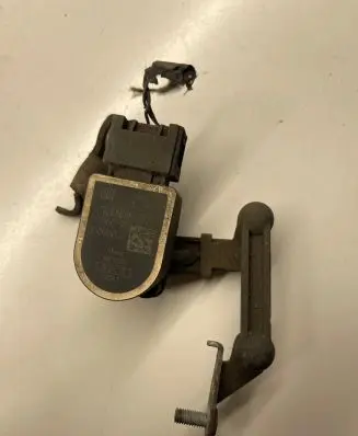 Headlight/headlamp level sensor