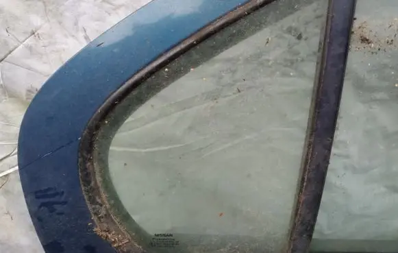 Nissan Primera Rear vent window glass 