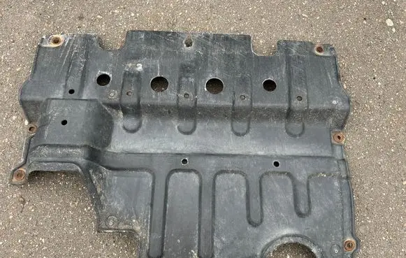 Nissan Patrol Y61 Center/middle under tray cover 50820VB000
