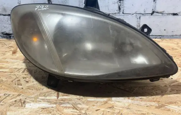 Mercedes-Benz Vito Viano W639 Headlight/headlamp 24670400