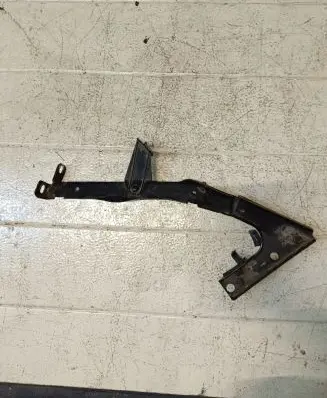Audi A5 8T 8F Fender mounting bracket 8T0821135C