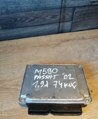 Volkswagen PASSAT B5.5 Engine control unit/module 038906019