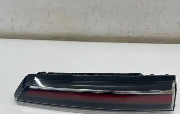 Tailgate rear/tail lights