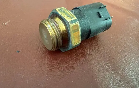 Volkswagen Polo IV 9N3 Coolant temperature sensor 1J0959481A