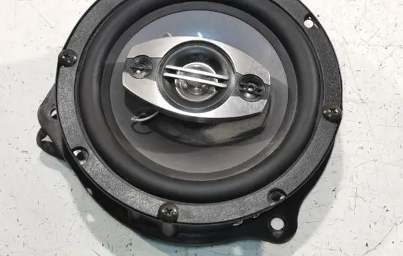 Nissan Navara D22 Front door speaker