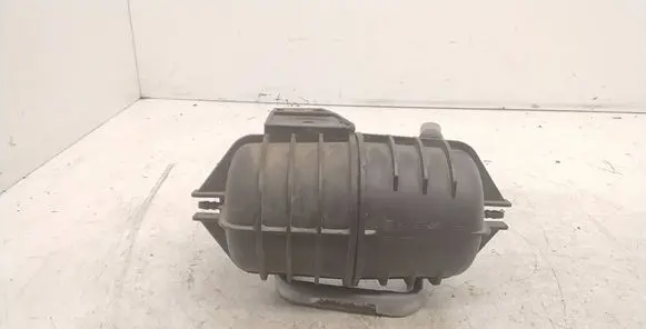 Vacuum air tank