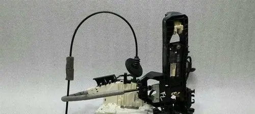 Mercedes-Benz E C207 W207 Front door lock A2047202535
