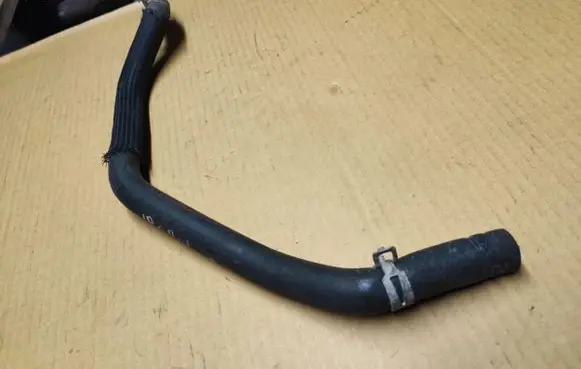 Jeep Grand Cherokee (WJ) Engine coolant pipe/hose