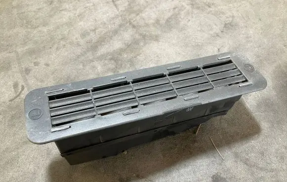 Toyota Hilux (AN10, AN20, AN30) Quarter panel pressure vent 