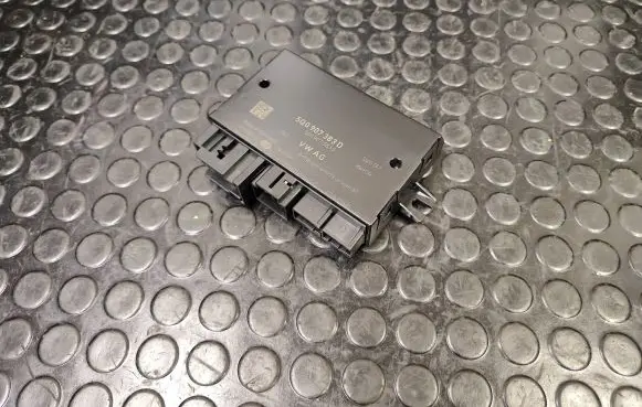 Volkswagen PASSAT B8 Tow bar trailer control unit/module 5Q0907383D