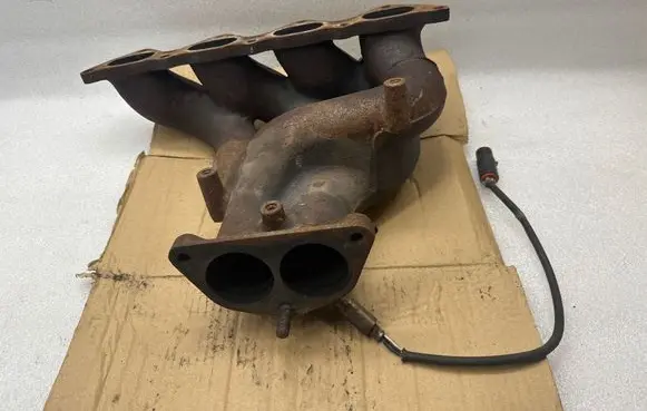 Mitsubishi Eclipse (D21A/D22A/D27A) Exhaust manifold