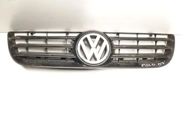 Volkswagen Polo IV 9N3 Front bumper upper radiator grill 6Q0853653E
