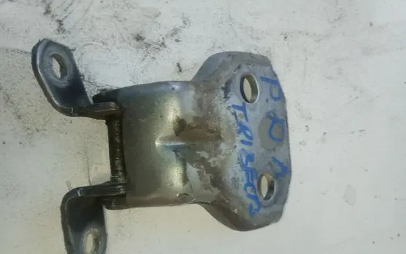 Subaru B9 Tribeca Front door lower hinge 