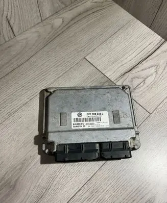 Volkswagen Polo Engine control unit/module 03E906033L 5WP40194