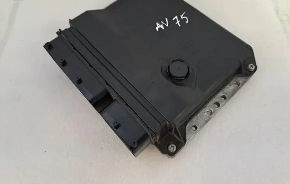 Toyota Avensis T270 Engine control unit/module MB2759000151 8966105D00