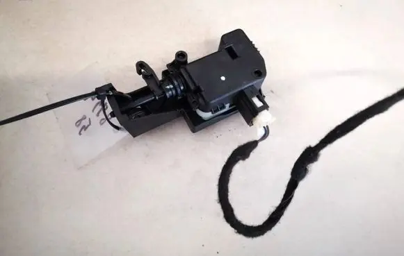 Mercedes-Benz E W212 Central locking motor a2048200072