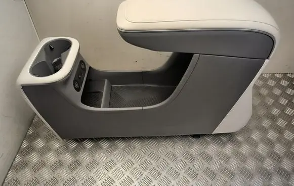 Hyundai Ioniq 5 Center console 84647GI100