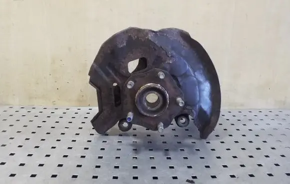 Nissan X-Trail T32 Front wheel hub