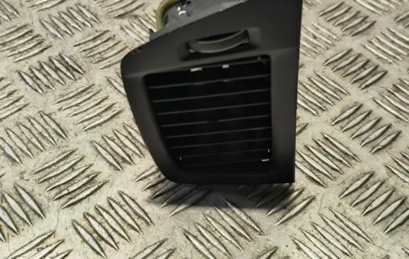 Volvo XC90 Dash center air vent grill 31417384