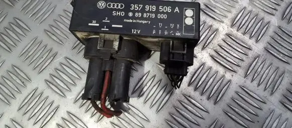 Volkswagen PASSAT B4 Coolant fan relay 357919506A 898719000