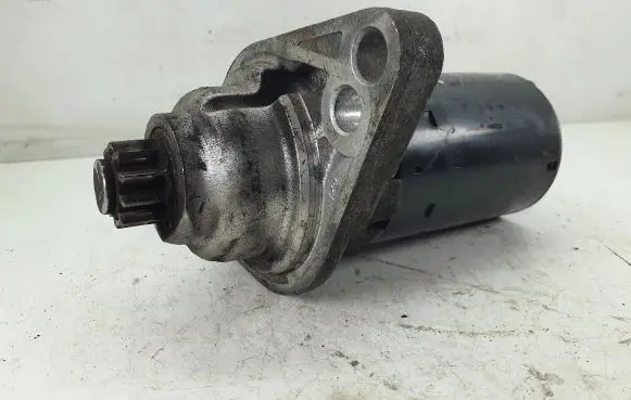 Volkswagen Golf V Starter motor 02Z211023E